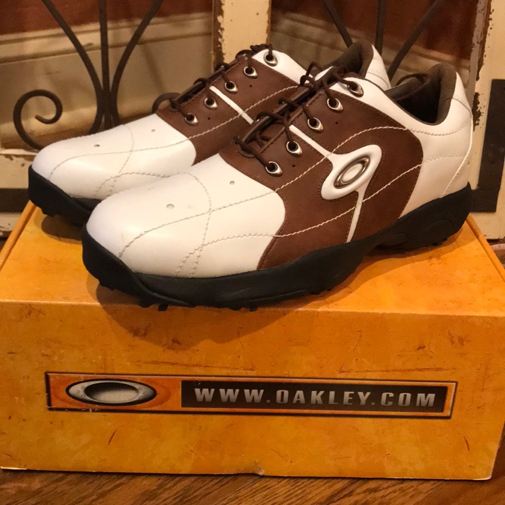 NIB Oakley Golf Bow Tye Wide 8.5